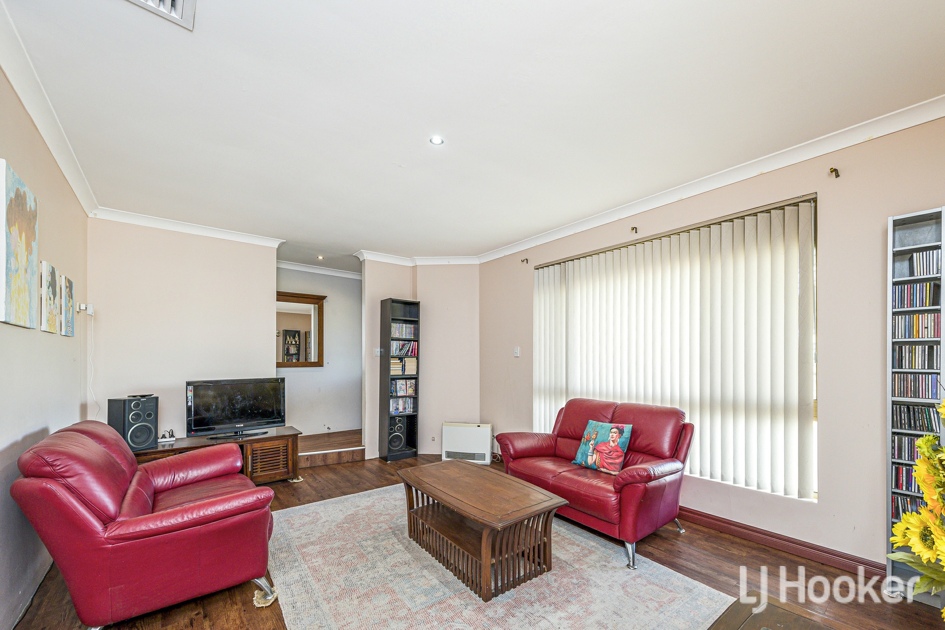 8B Vine Court — photo 2 of 26