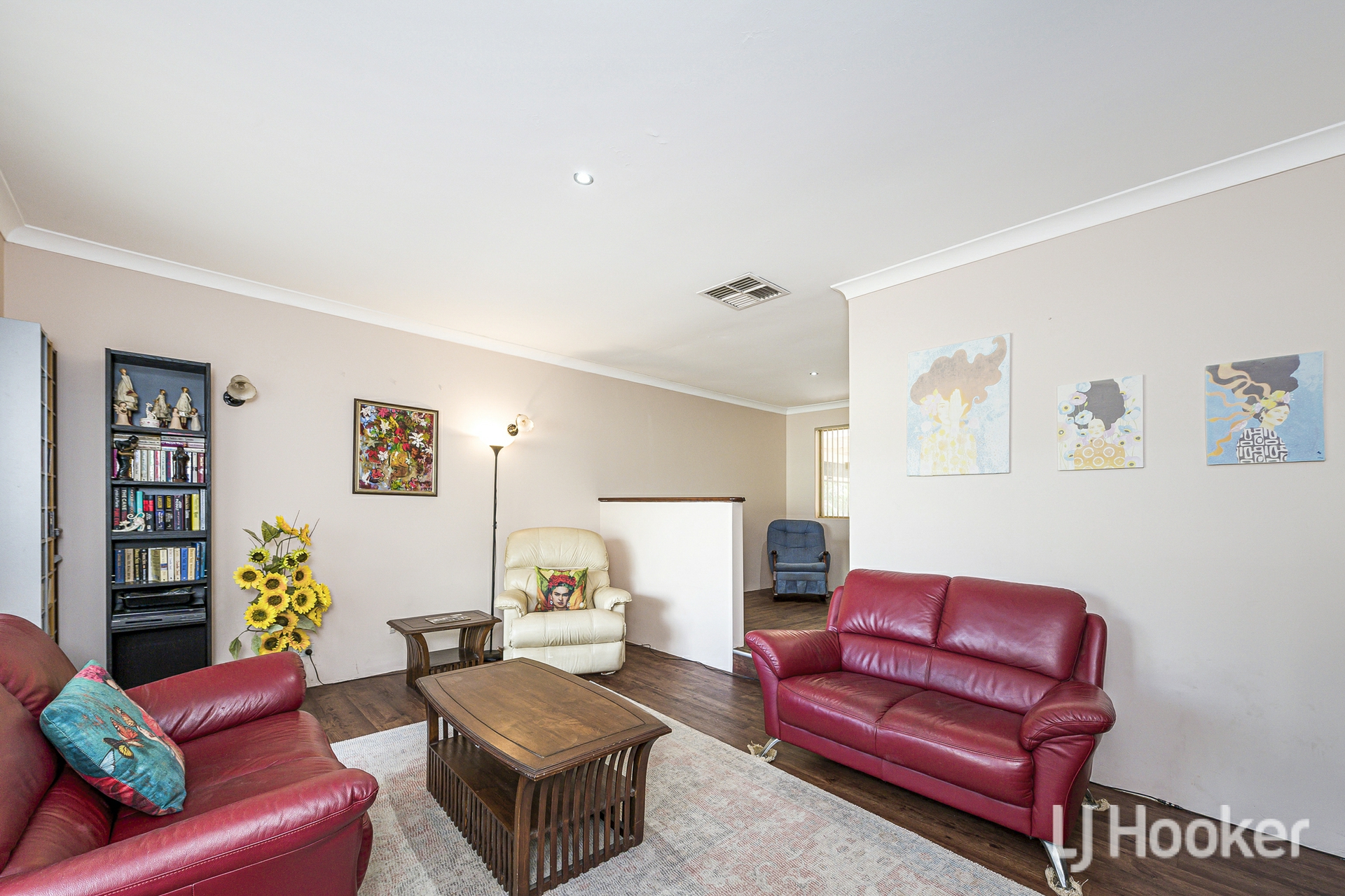 8B Vine Court — photo 3 of 26