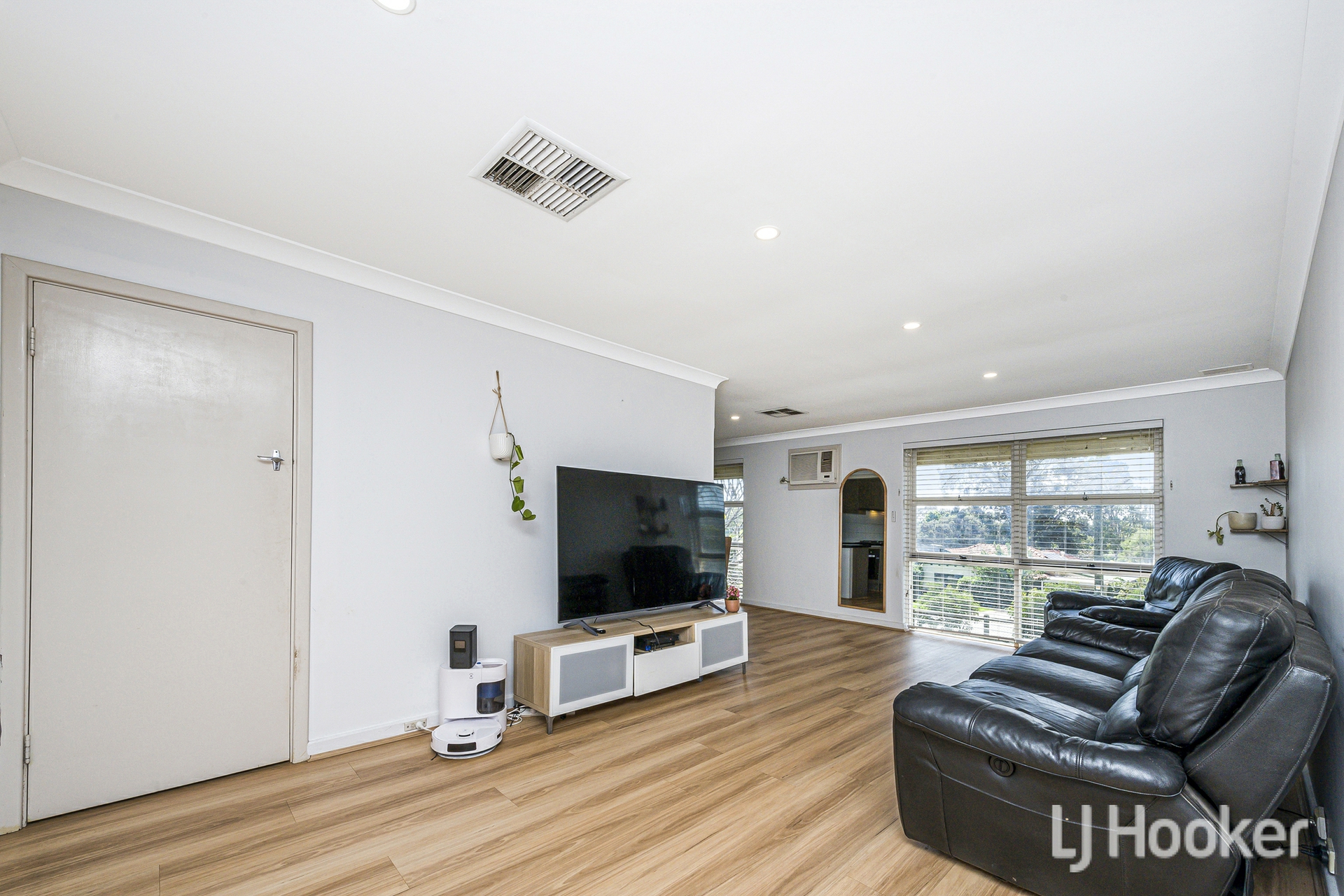 17 Bamlett Street — photo 11 of 28