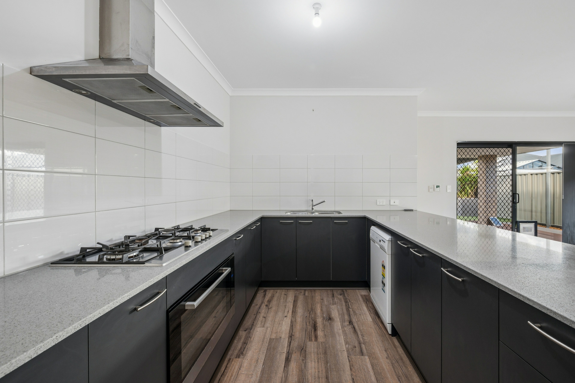 3 Hemiandra Street — photo 4 of 28