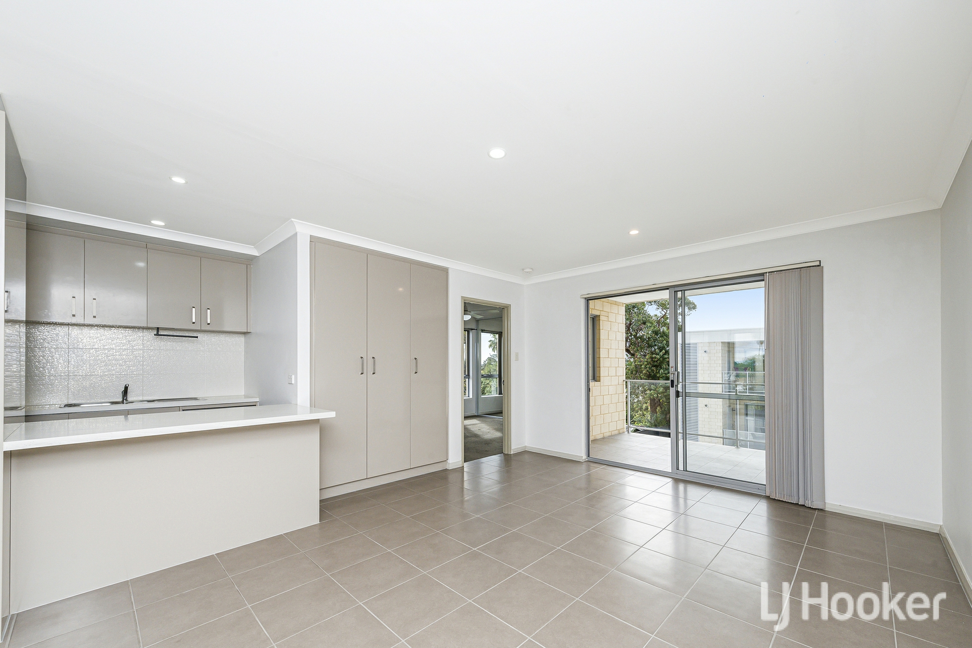 215/9 Central Terrace — photo 5 of 21