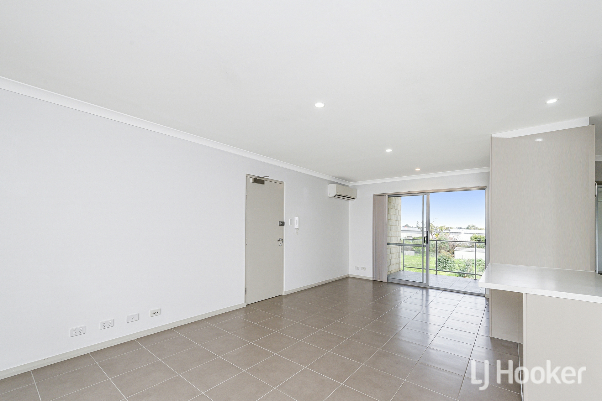 215/9 Central Terrace — photo 6 of 21