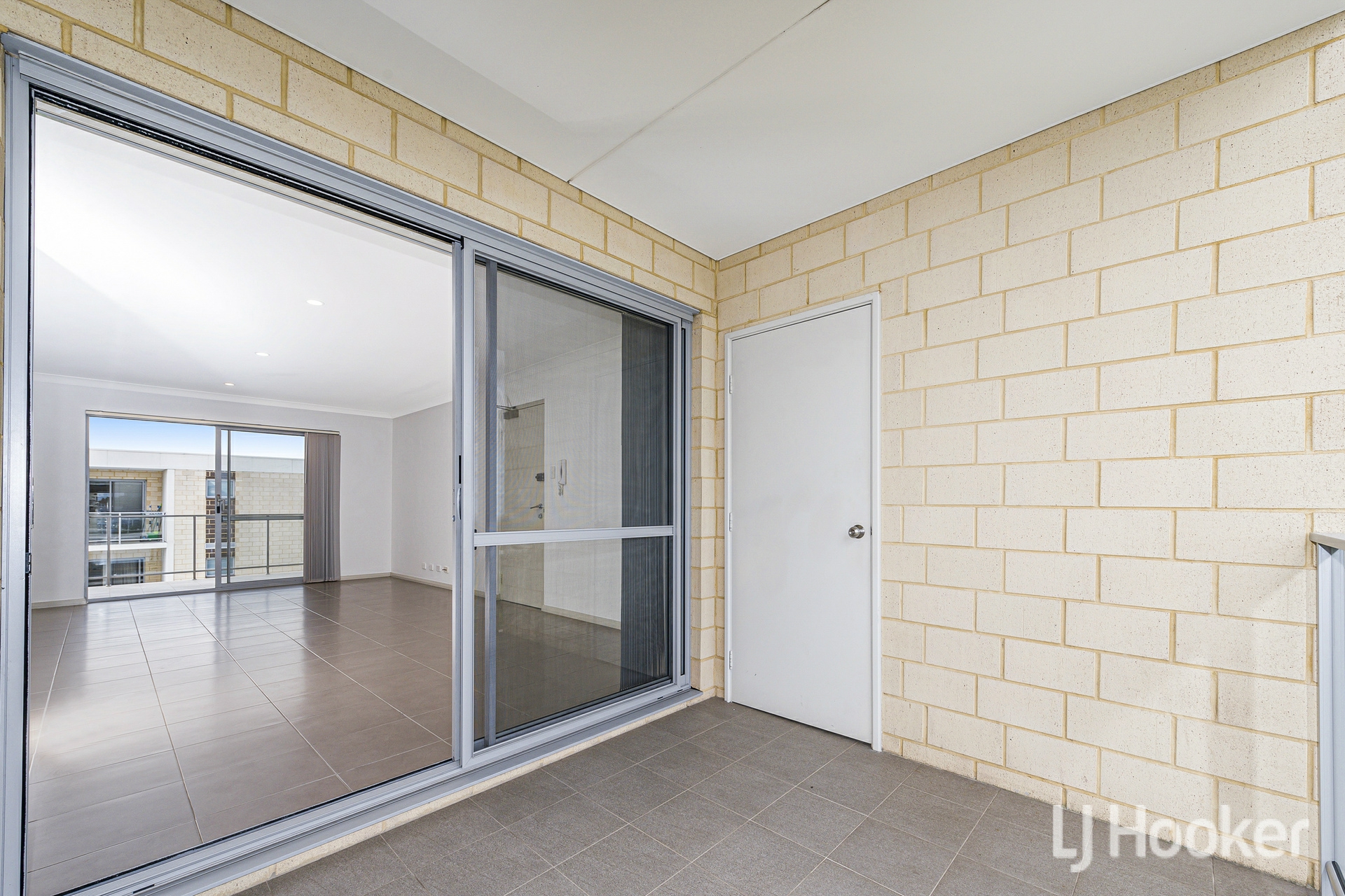 215/9 Central Terrace — photo 8 of 21