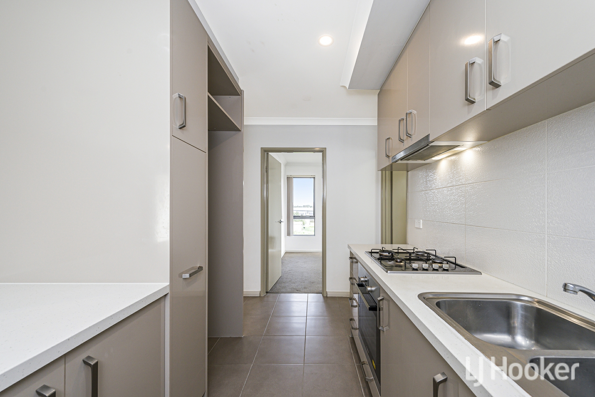 215/9 Central Terrace — photo 10 of 21