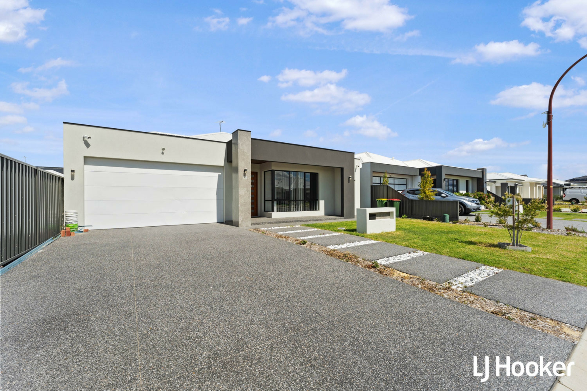 25 Norfolk Drive — photo 2 of 28