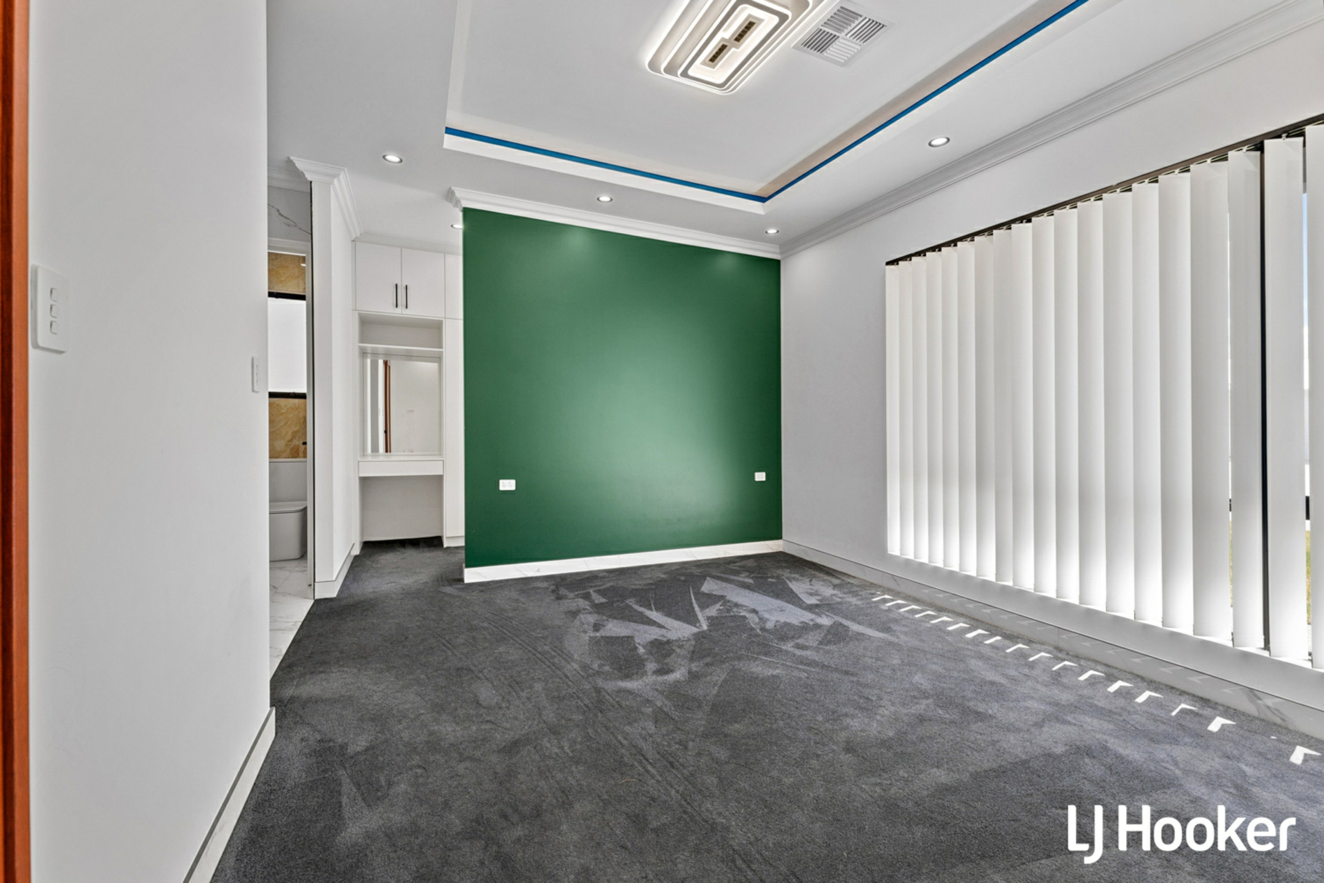 25 Norfolk Drive — photo 4 of 28