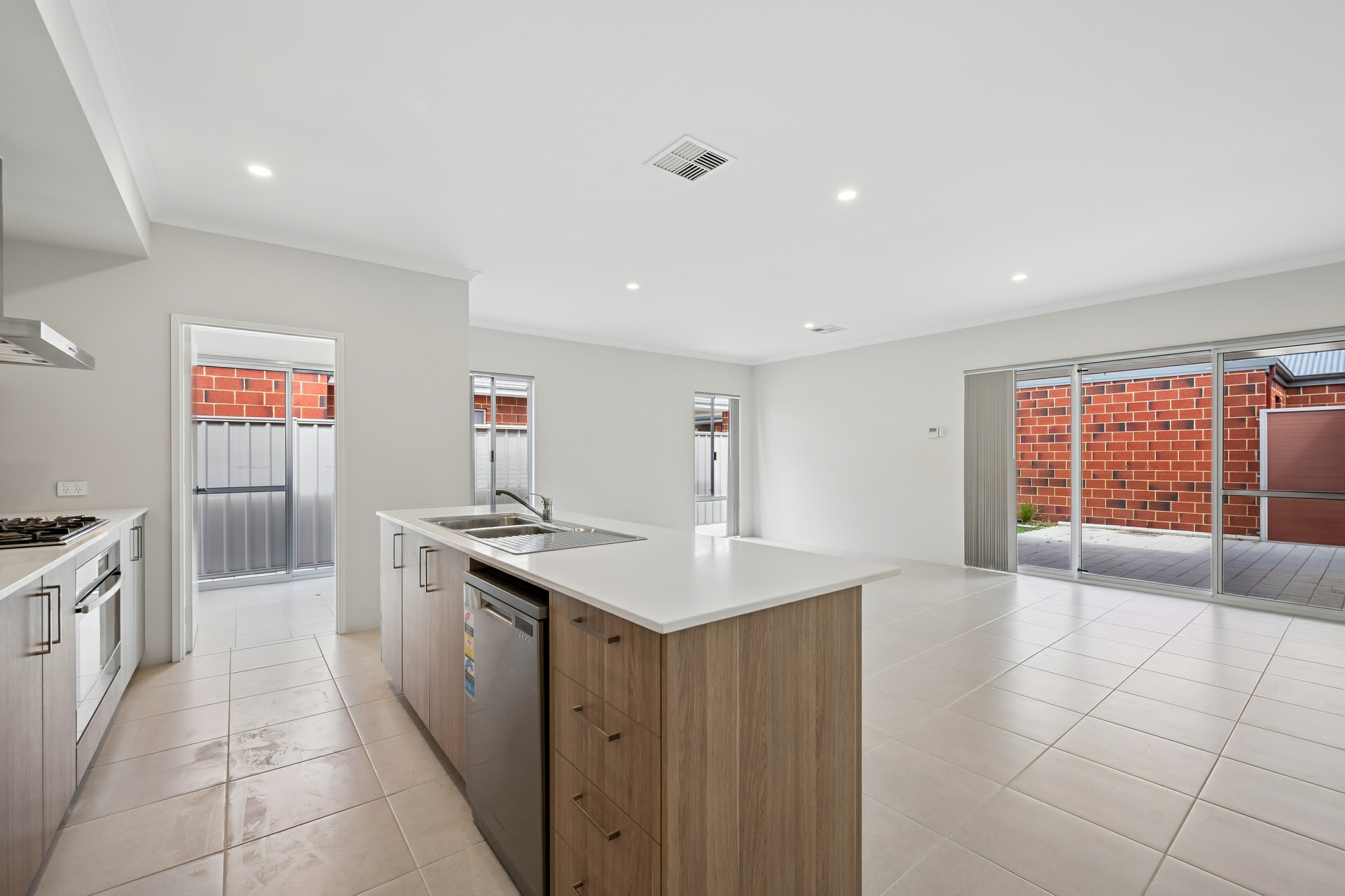 39B Martindale Avenue — photo 4 of 15