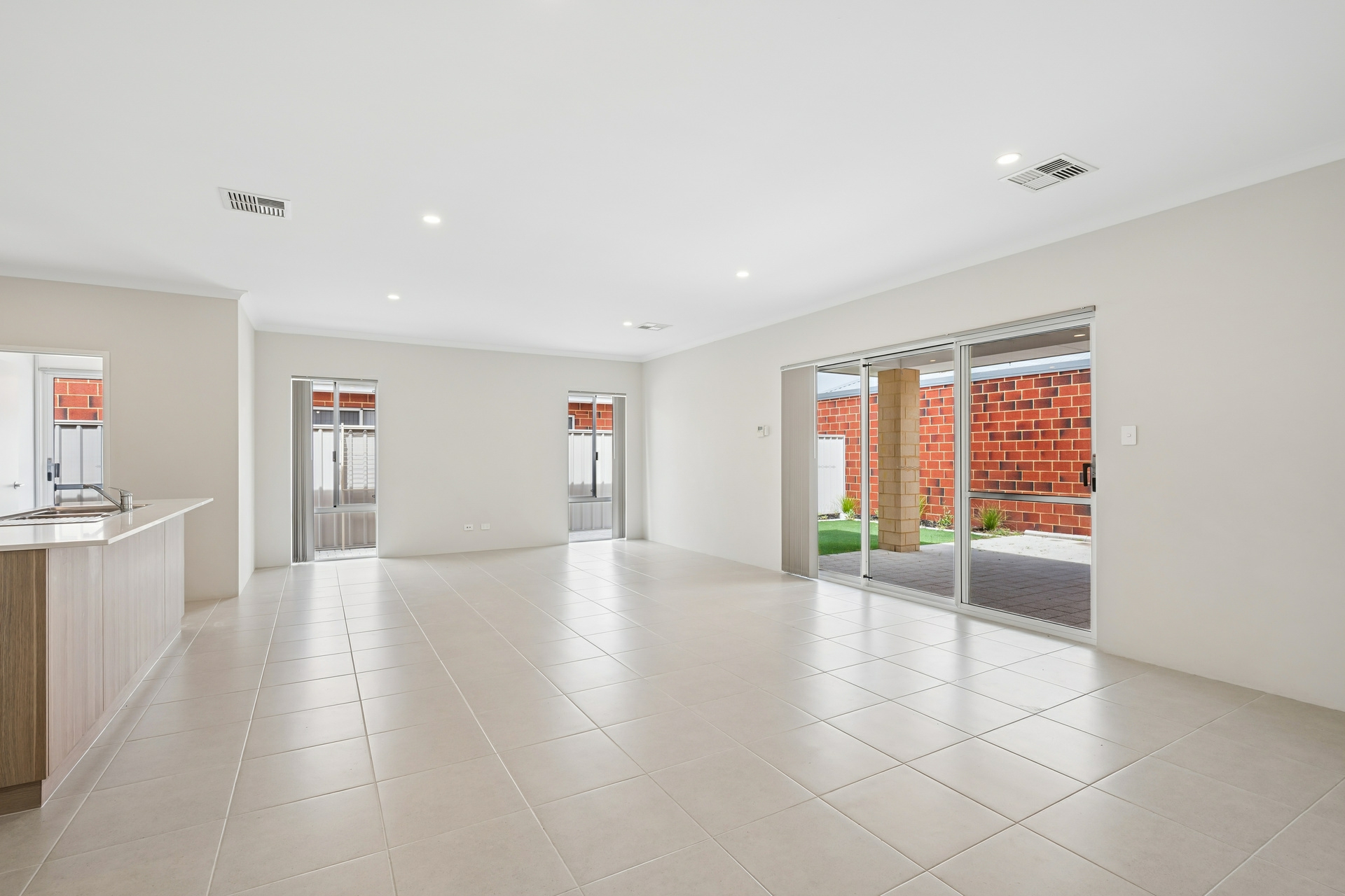 39B Martindale Avenue — photo 5 of 15