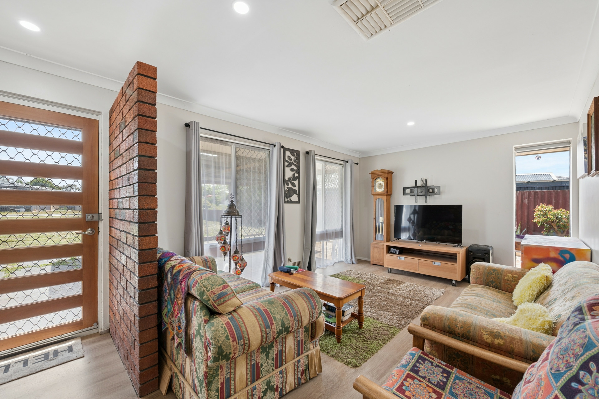 34 Lawrence Street — photo 3 of 17