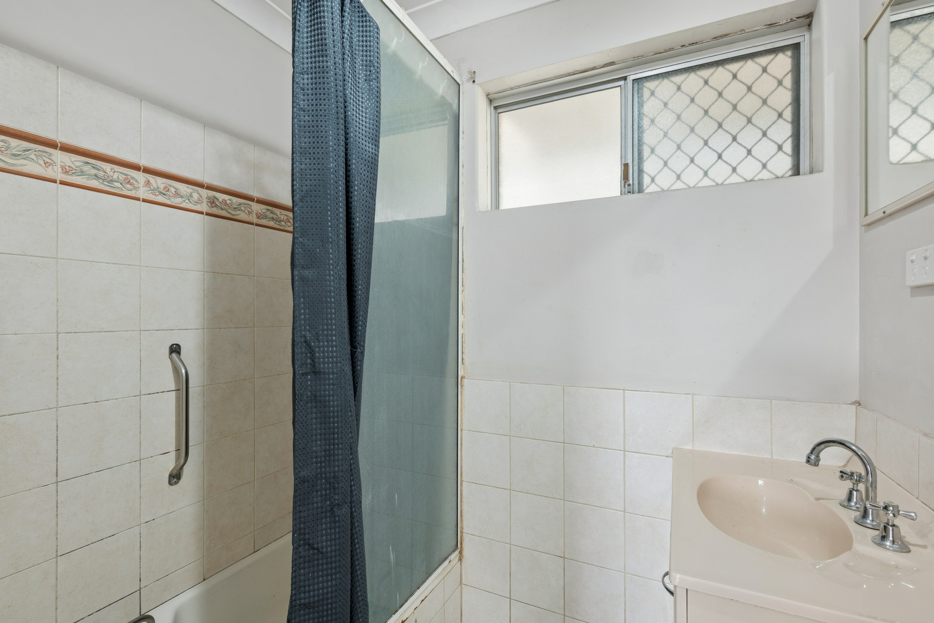 34 Lawrence Street — photo 11 of 17