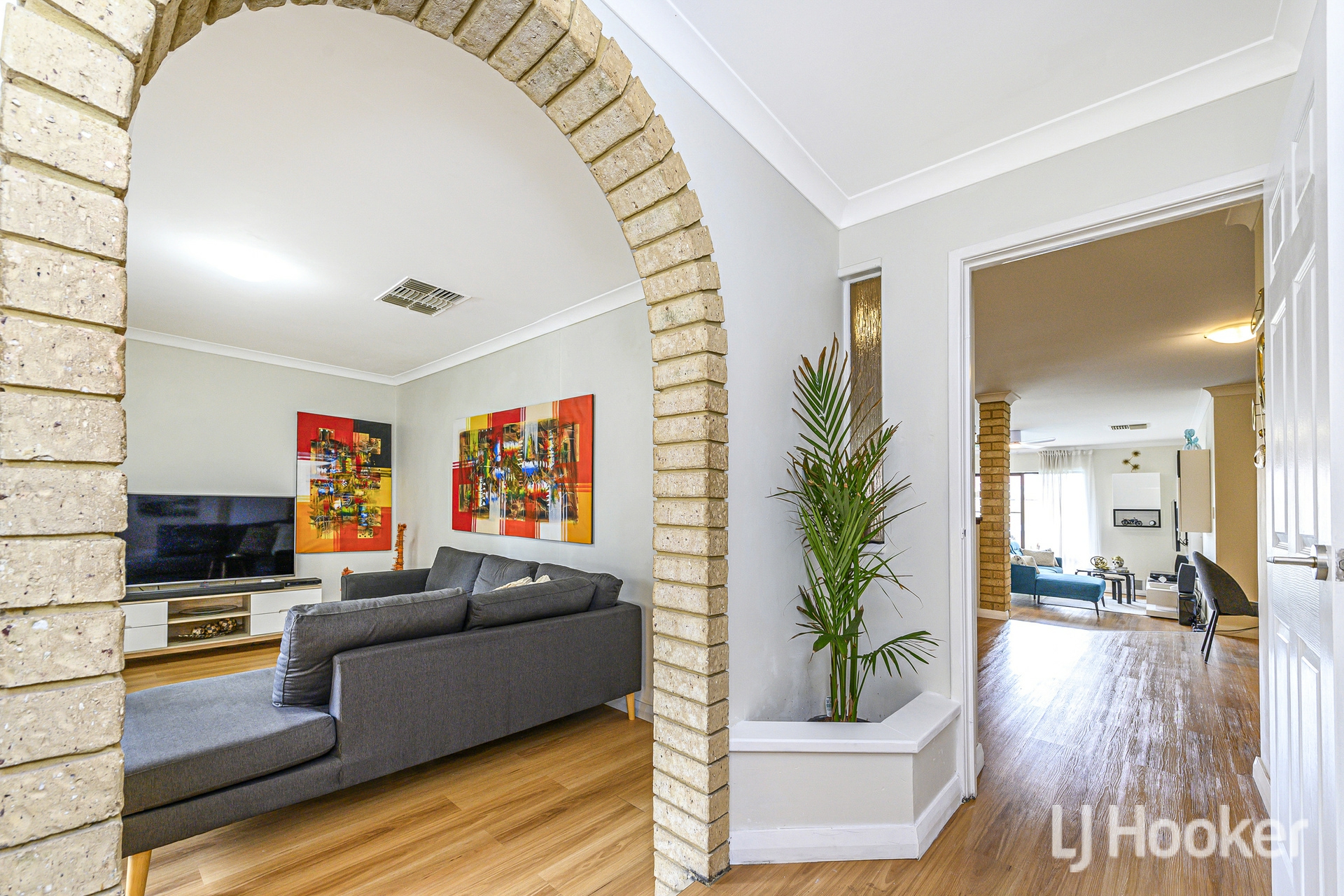 31 Knightsbridge Way — photo 4 of 30