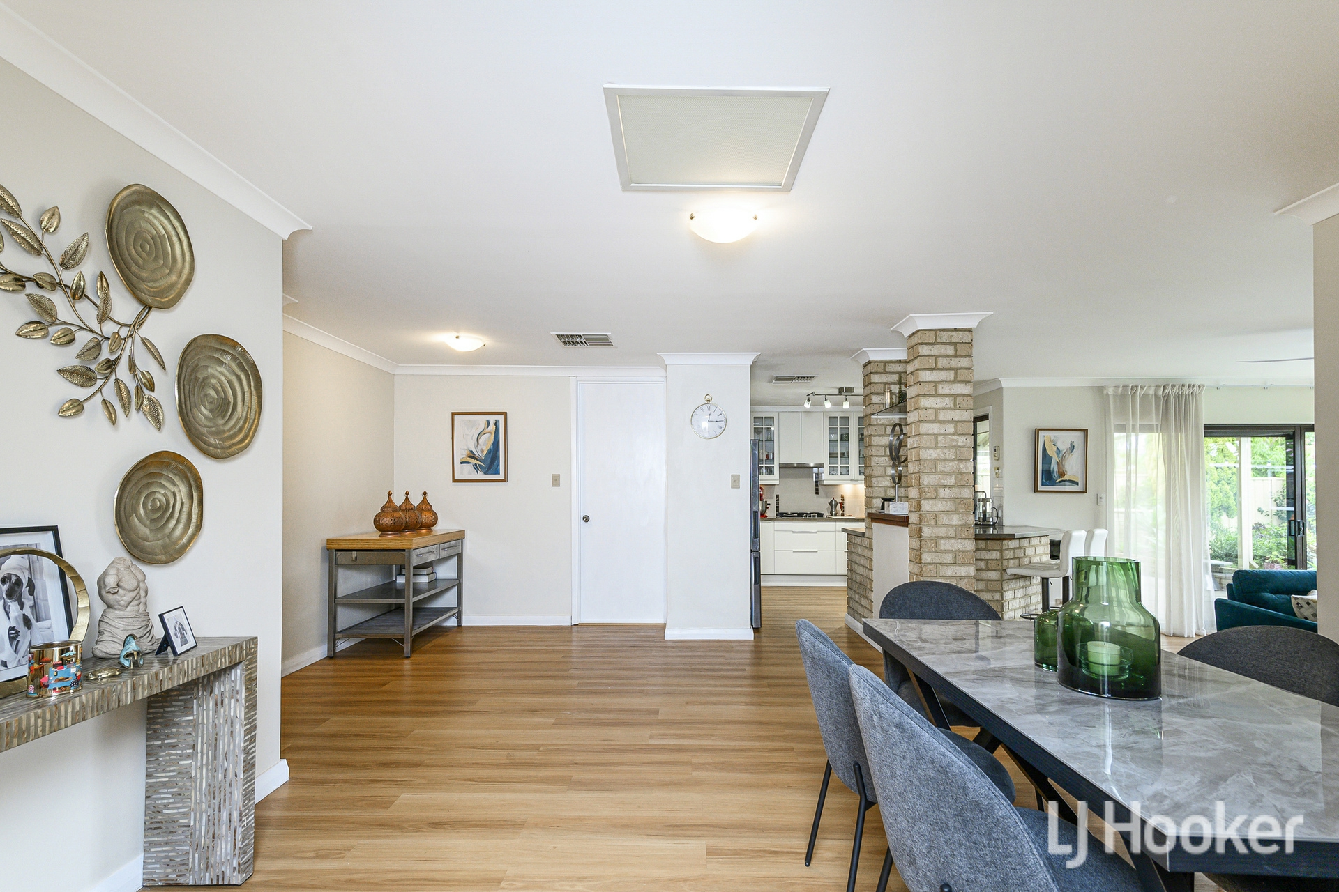 31 Knightsbridge Way — photo 9 of 30