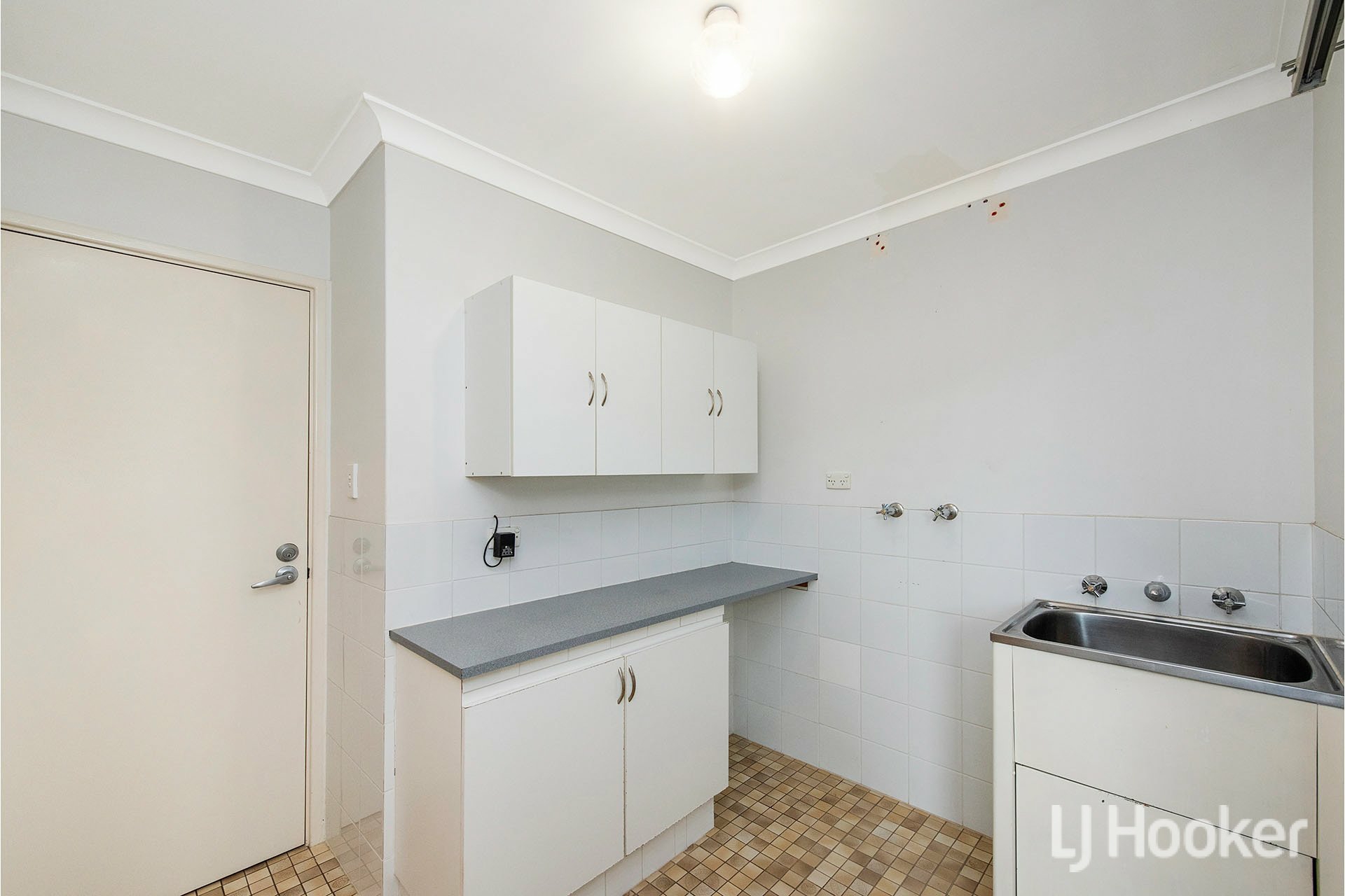 18 Camden Court — photo 12 of 28