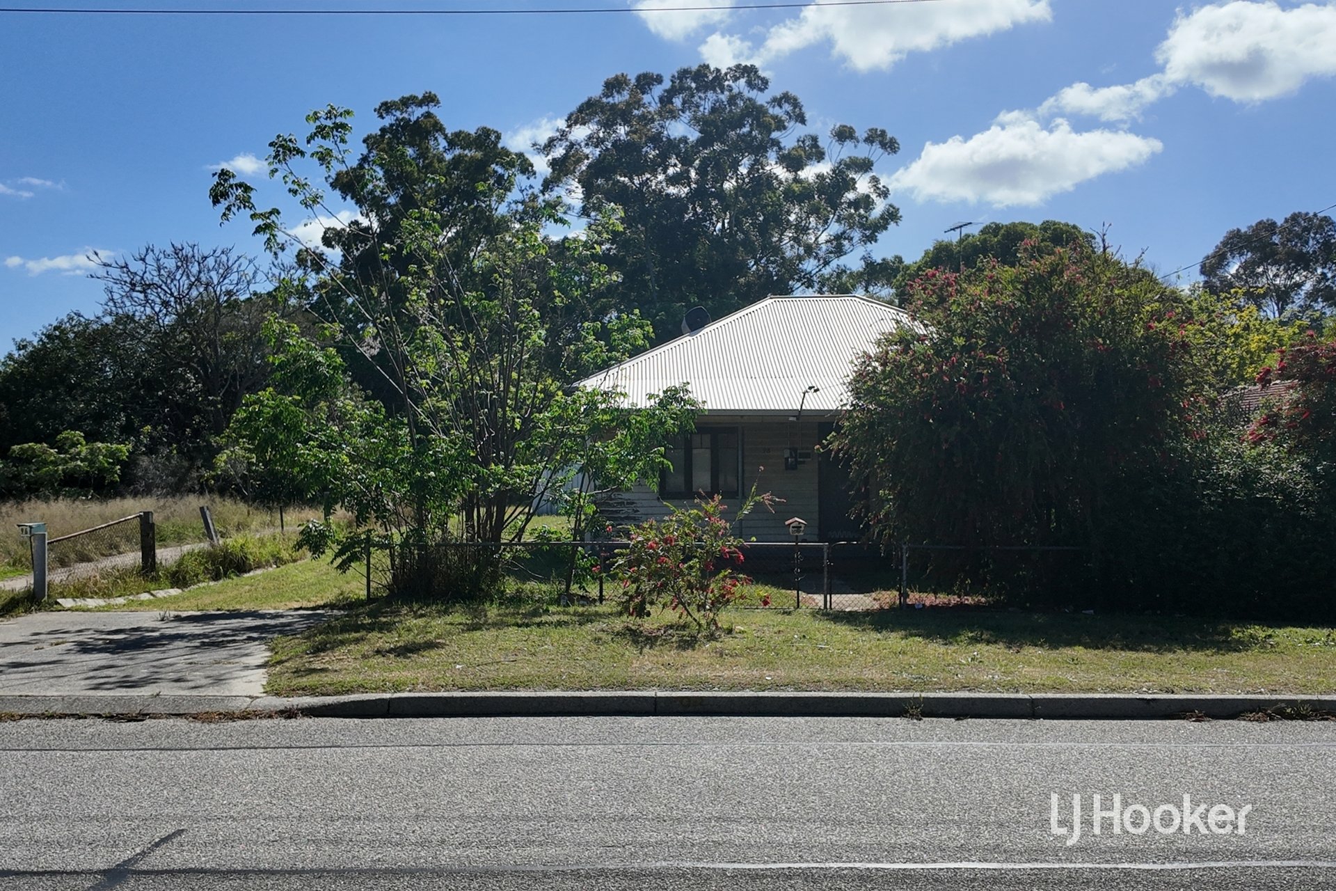 98 Astley Street — photo 3 of 11