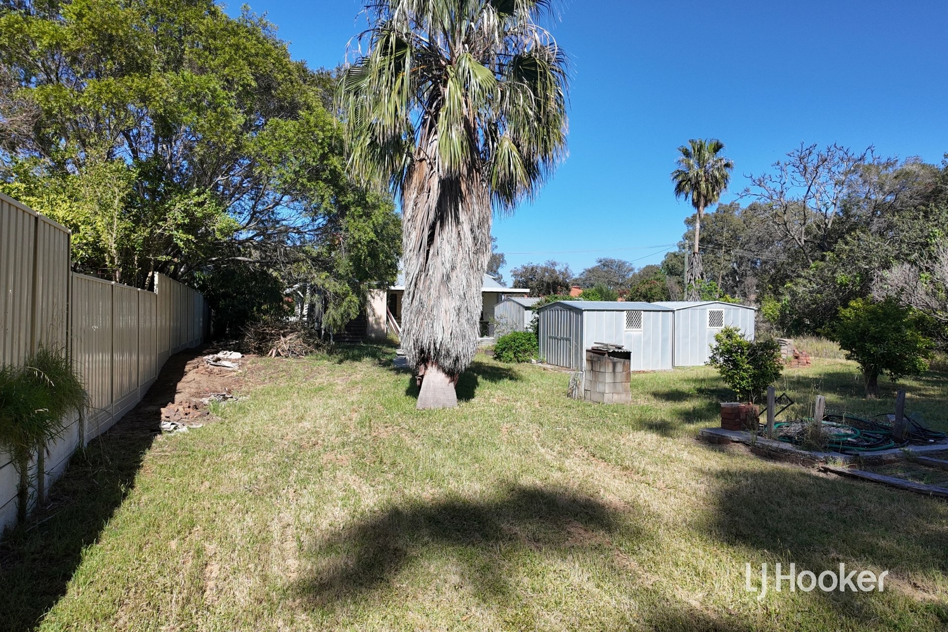 98 Astley Street — photo 4 of 11