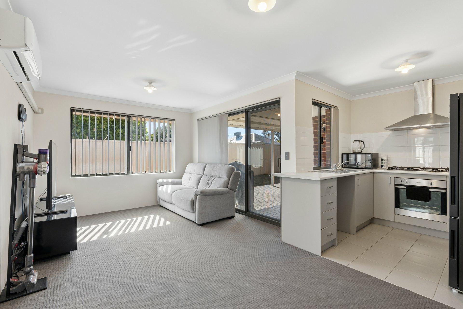 2/13 Manning Road — photo 3 of 14