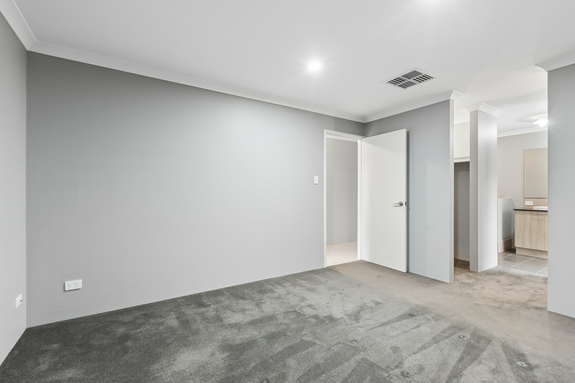 24 Terrigal Street — photo 3 of 17