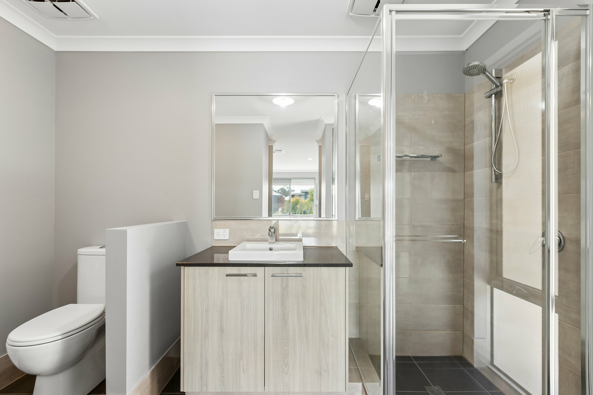 24 Terrigal Street — photo 4 of 17