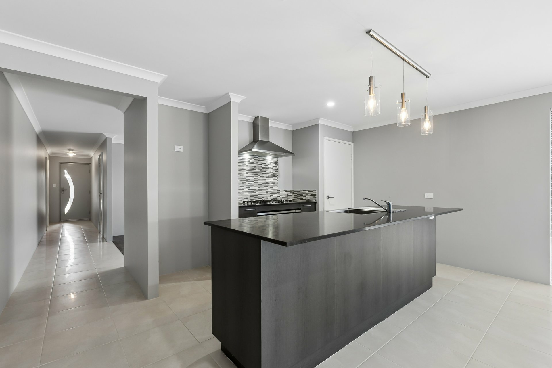 24 Terrigal Street — photo 11 of 17