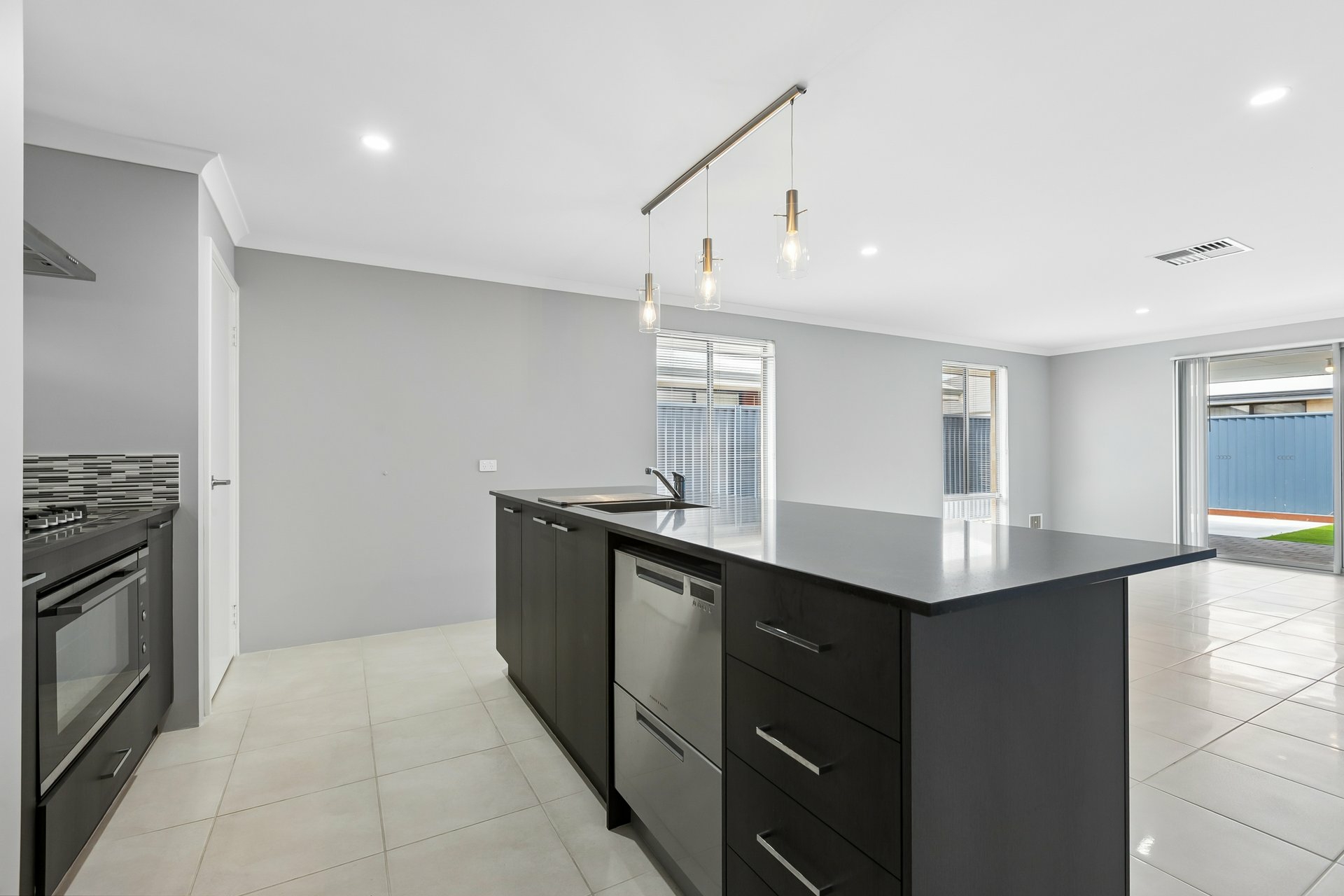 24 Terrigal Street — photo 12 of 17