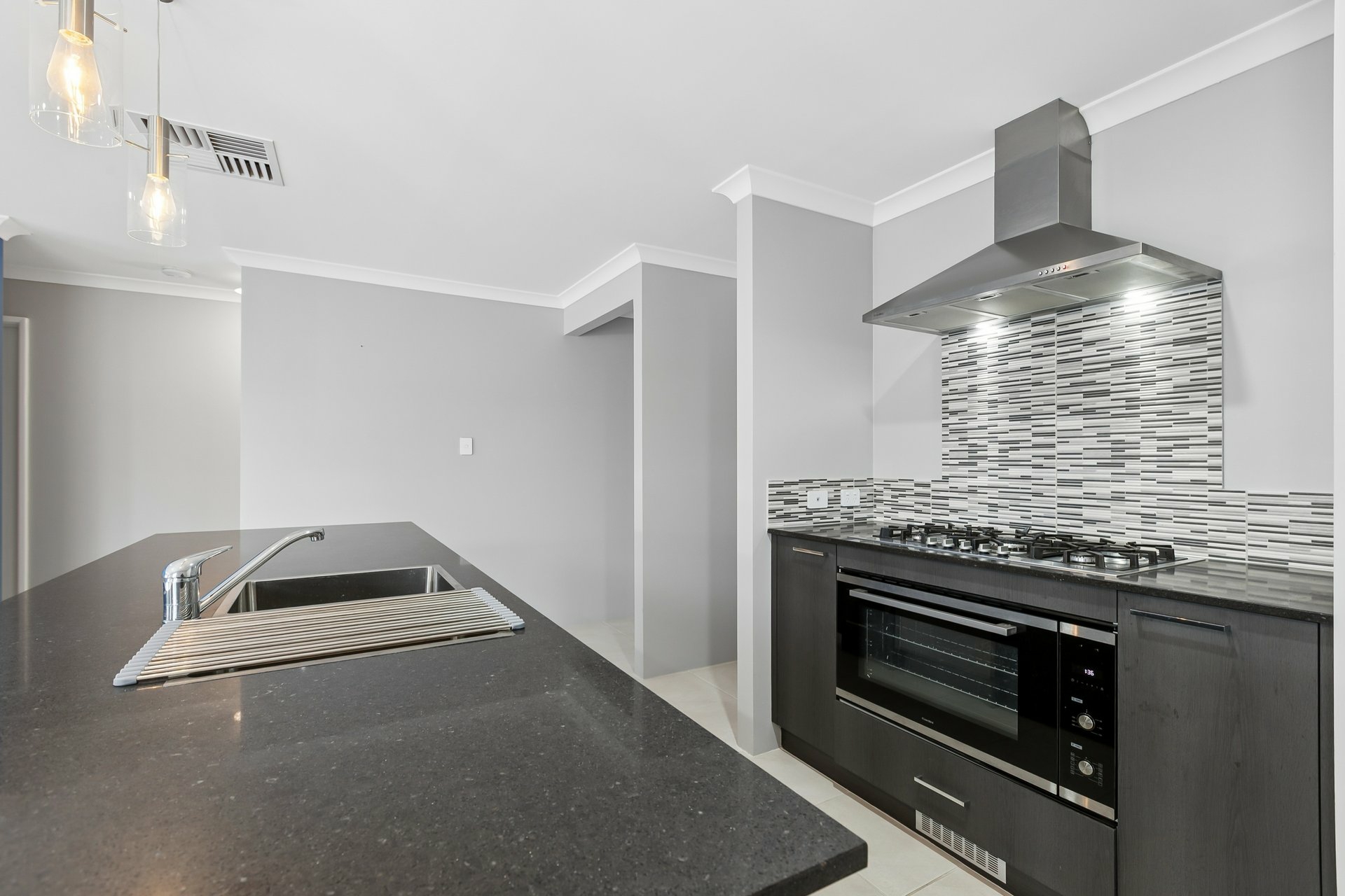 24 Terrigal Street — photo 13 of 17