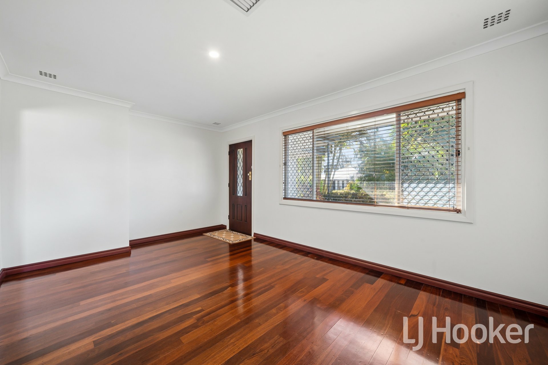8 Norbury Way — photo 2 of 25