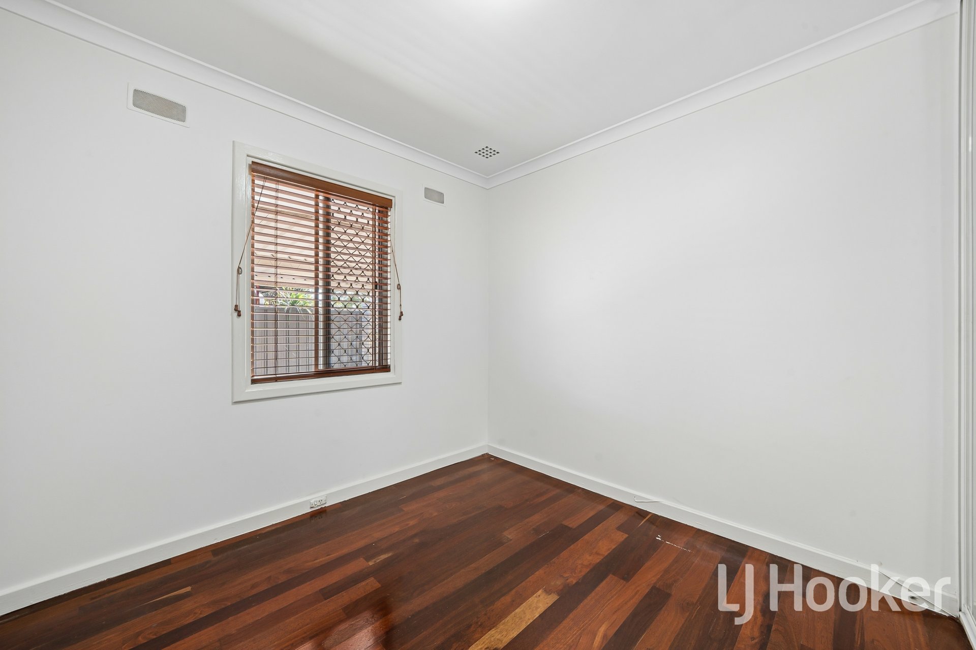 8 Norbury Way — photo 16 of 25