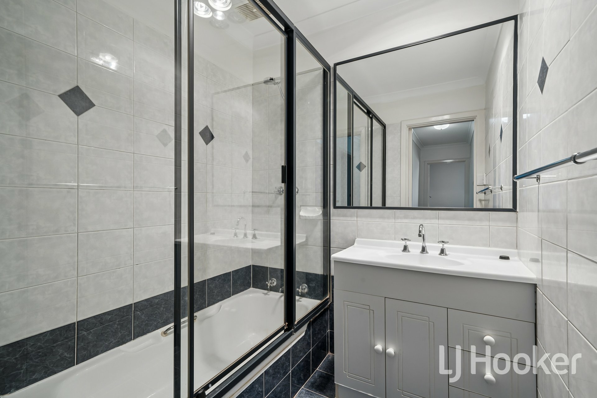 8 Norbury Way — photo 18 of 25