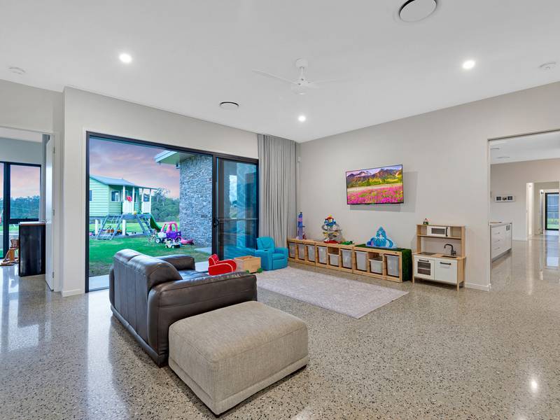 42 Montego Hills Drive, KINGSHOLME