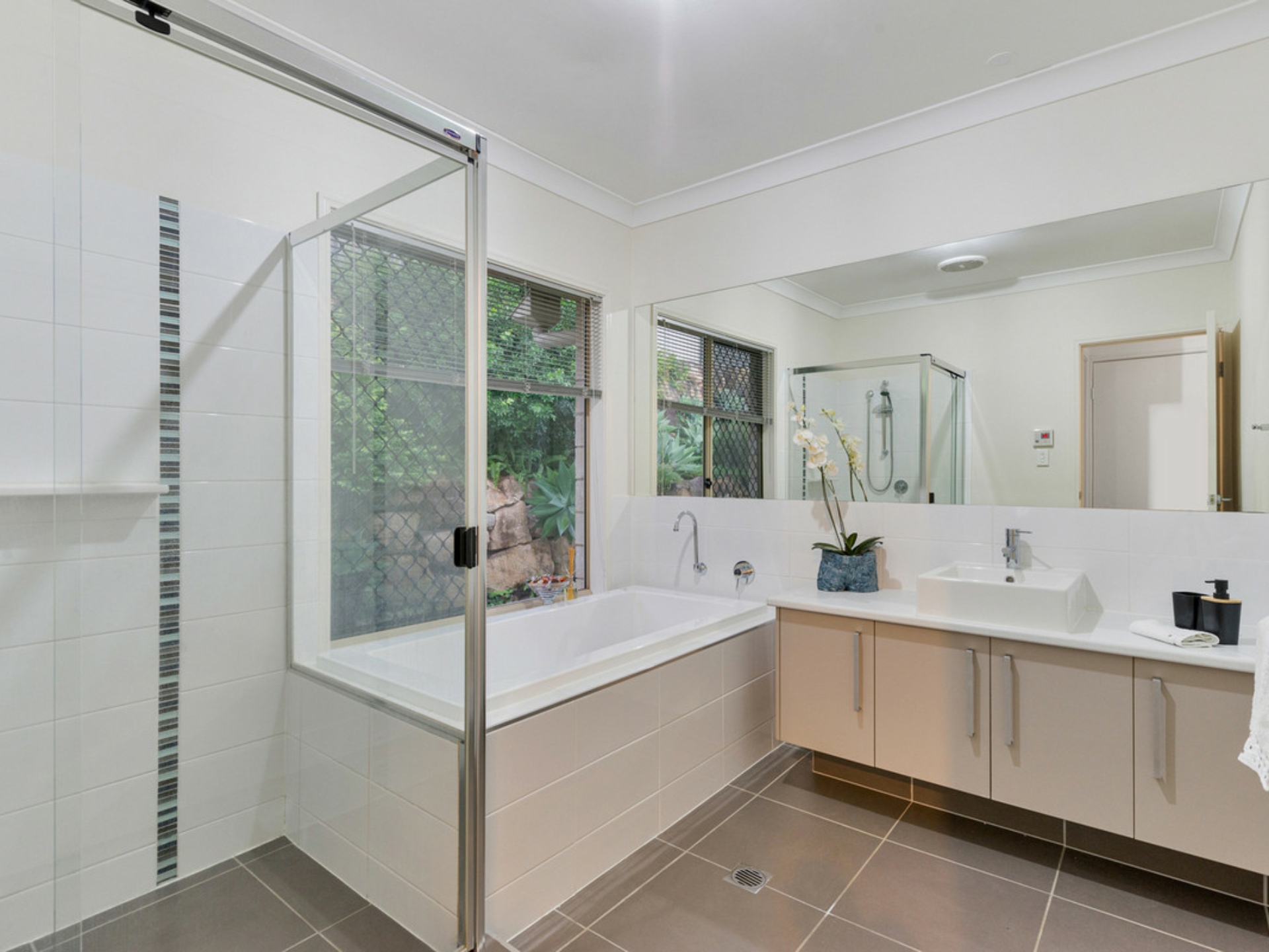 57 Sir Charles Holm Drive, ORMEAU HILLS
