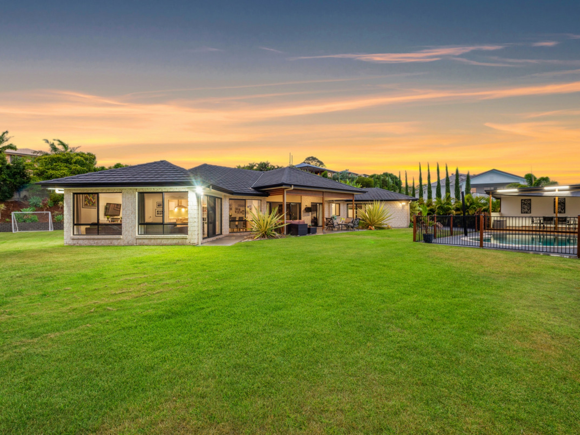 28 Meander Court, ORMEAU HILLS