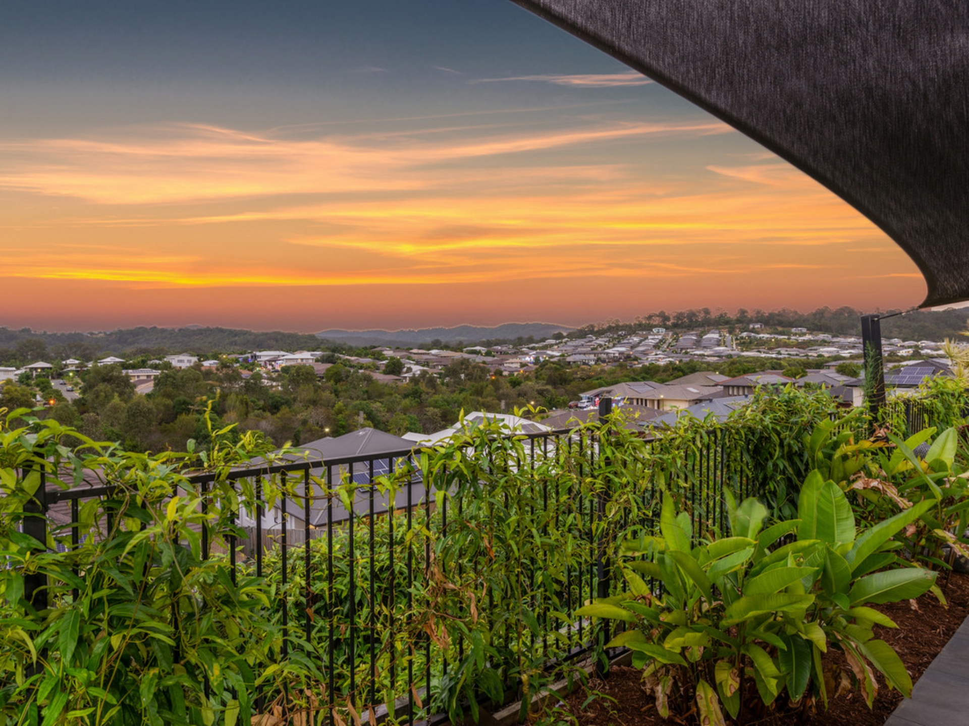 28 Meander Court, ORMEAU HILLS