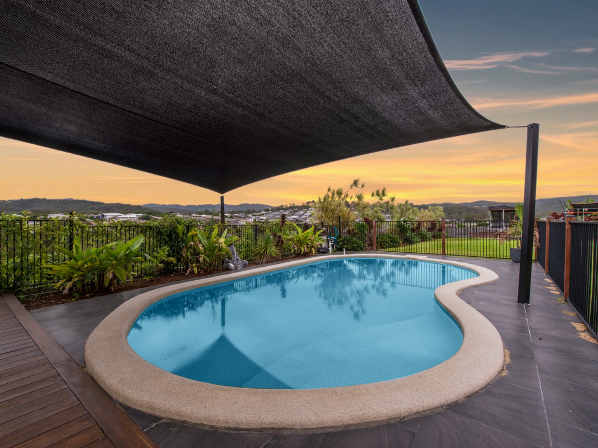 28 Meander Court, ORMEAU HILLS