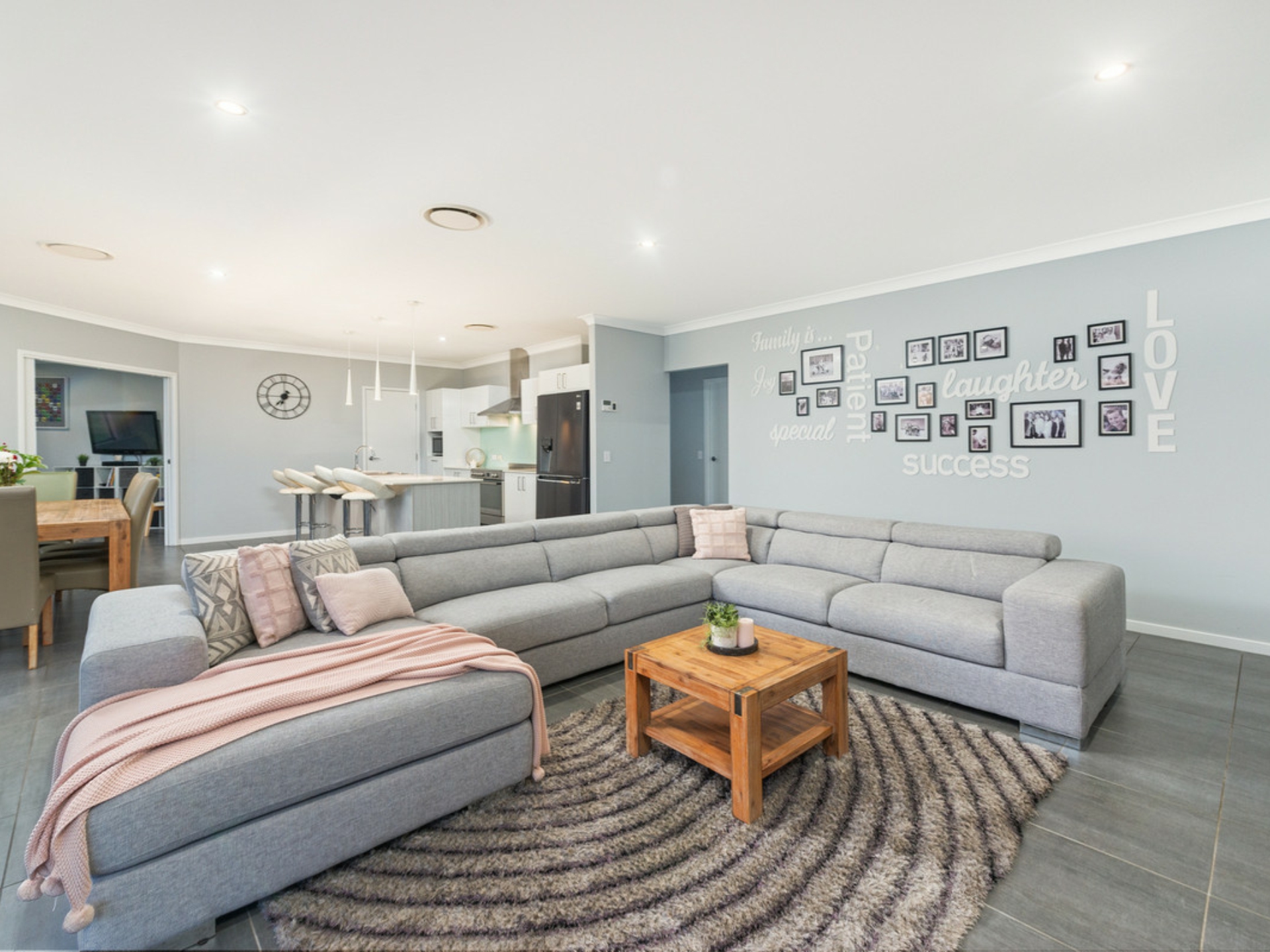 28 Meander Court, ORMEAU HILLS