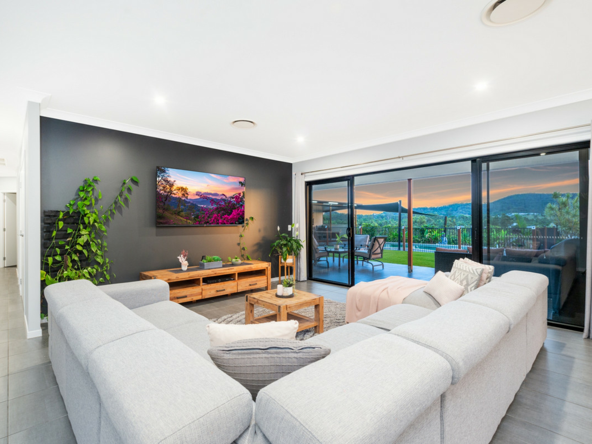 28 Meander Court, ORMEAU HILLS