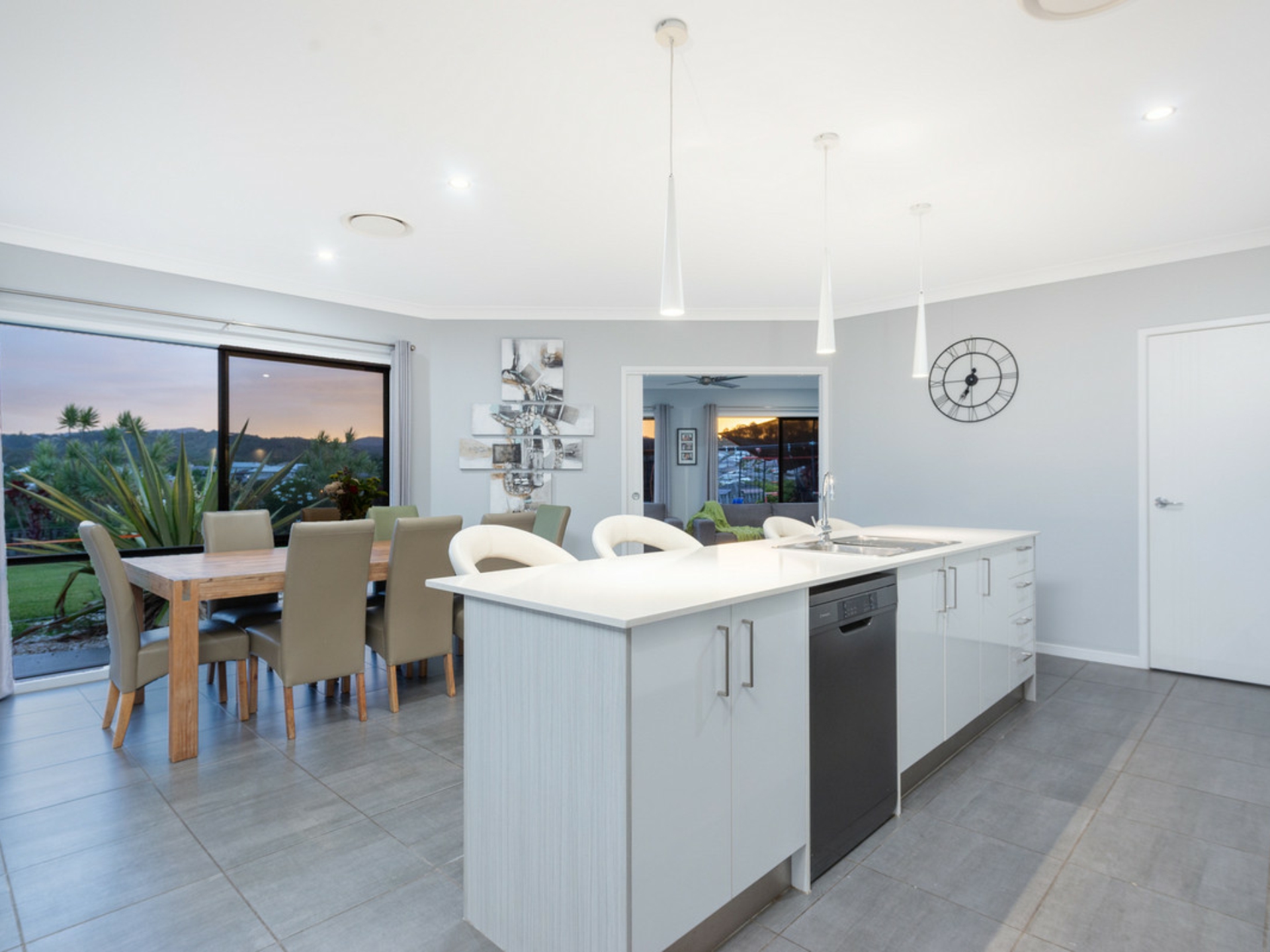 28 Meander Court, ORMEAU HILLS
