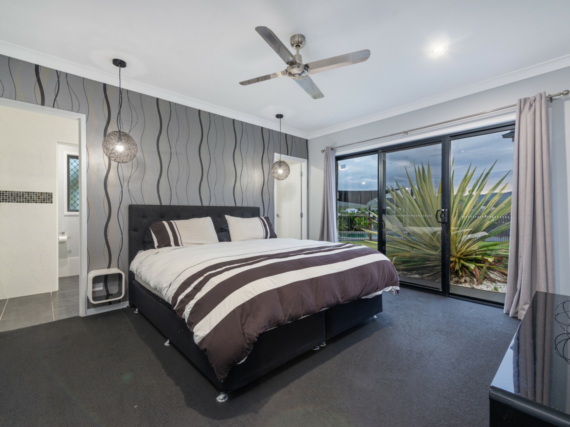 28 Meander Court, ORMEAU HILLS