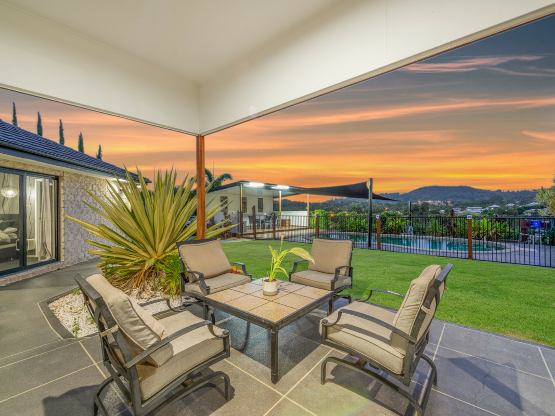 28 Meander Court, ORMEAU HILLS