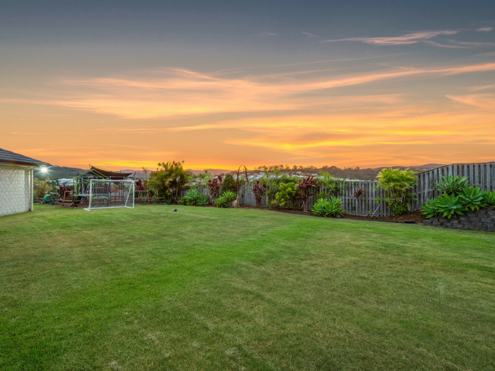 28 Meander Court, ORMEAU HILLS