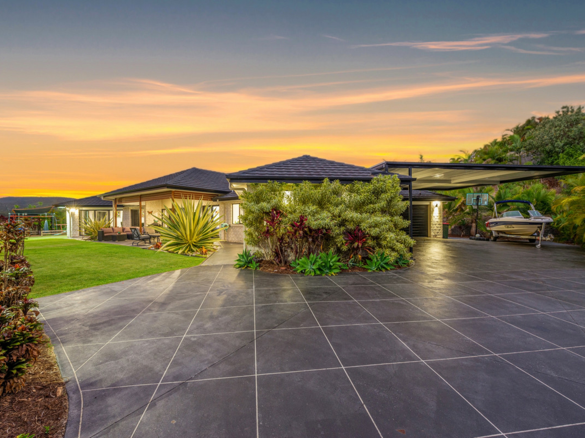 28 Meander Court, ORMEAU HILLS