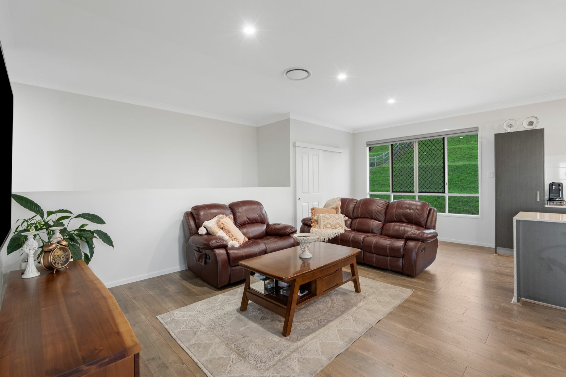 69 Montego Hills Drive, KINGSHOLME