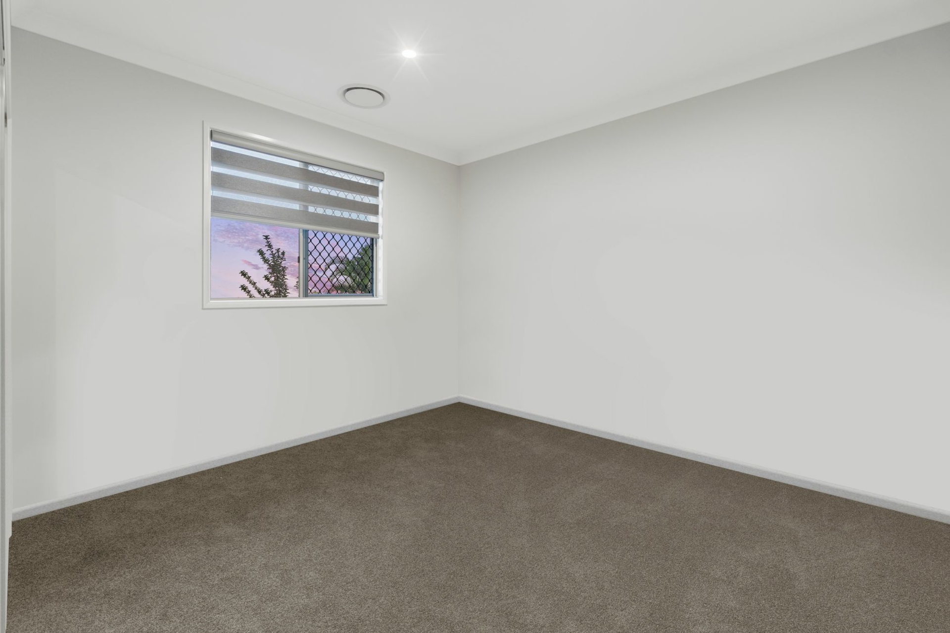 69 Montego Hills Drive, KINGSHOLME