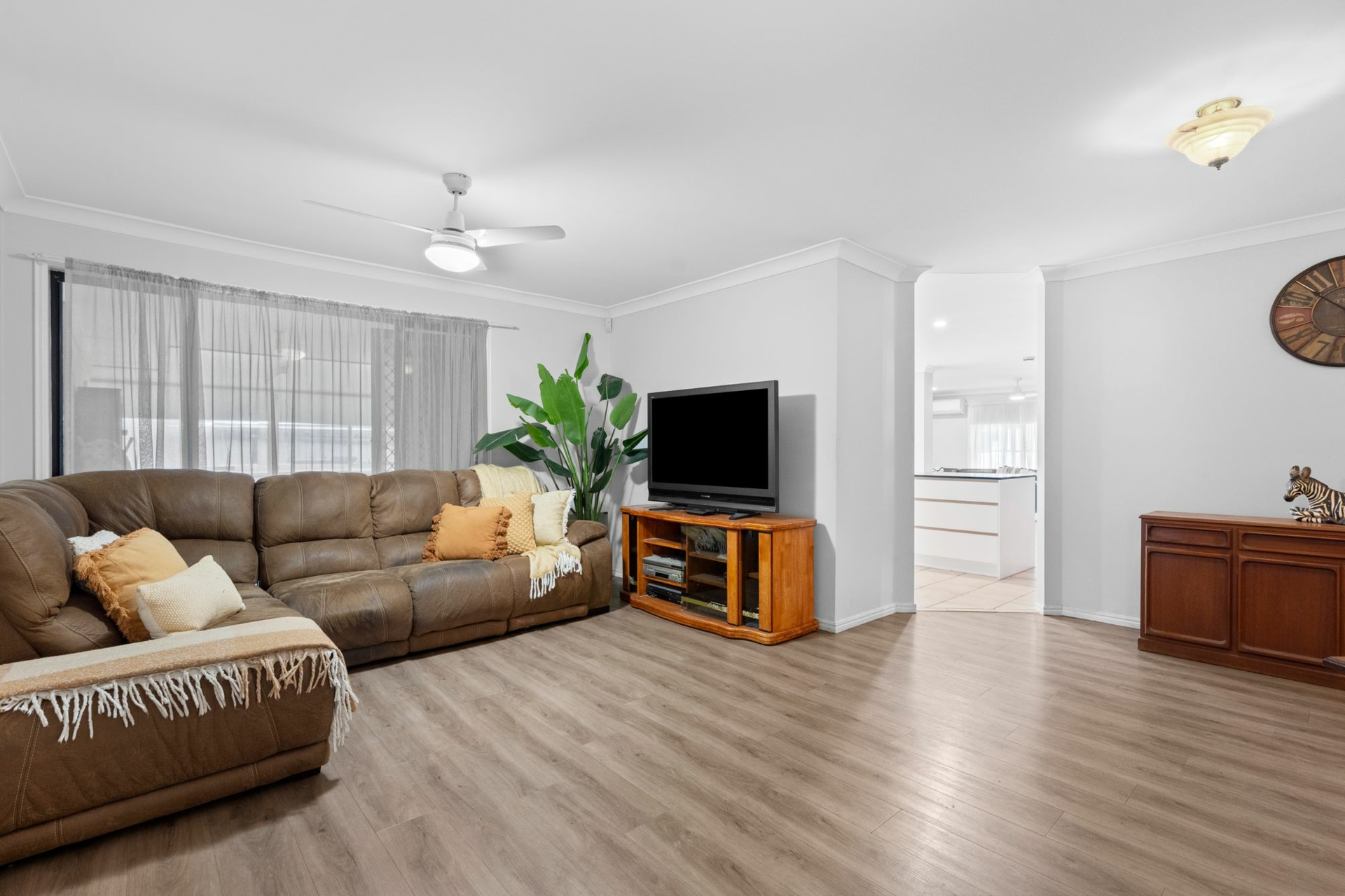 4 Langfield Crescent — photo 9 of 25