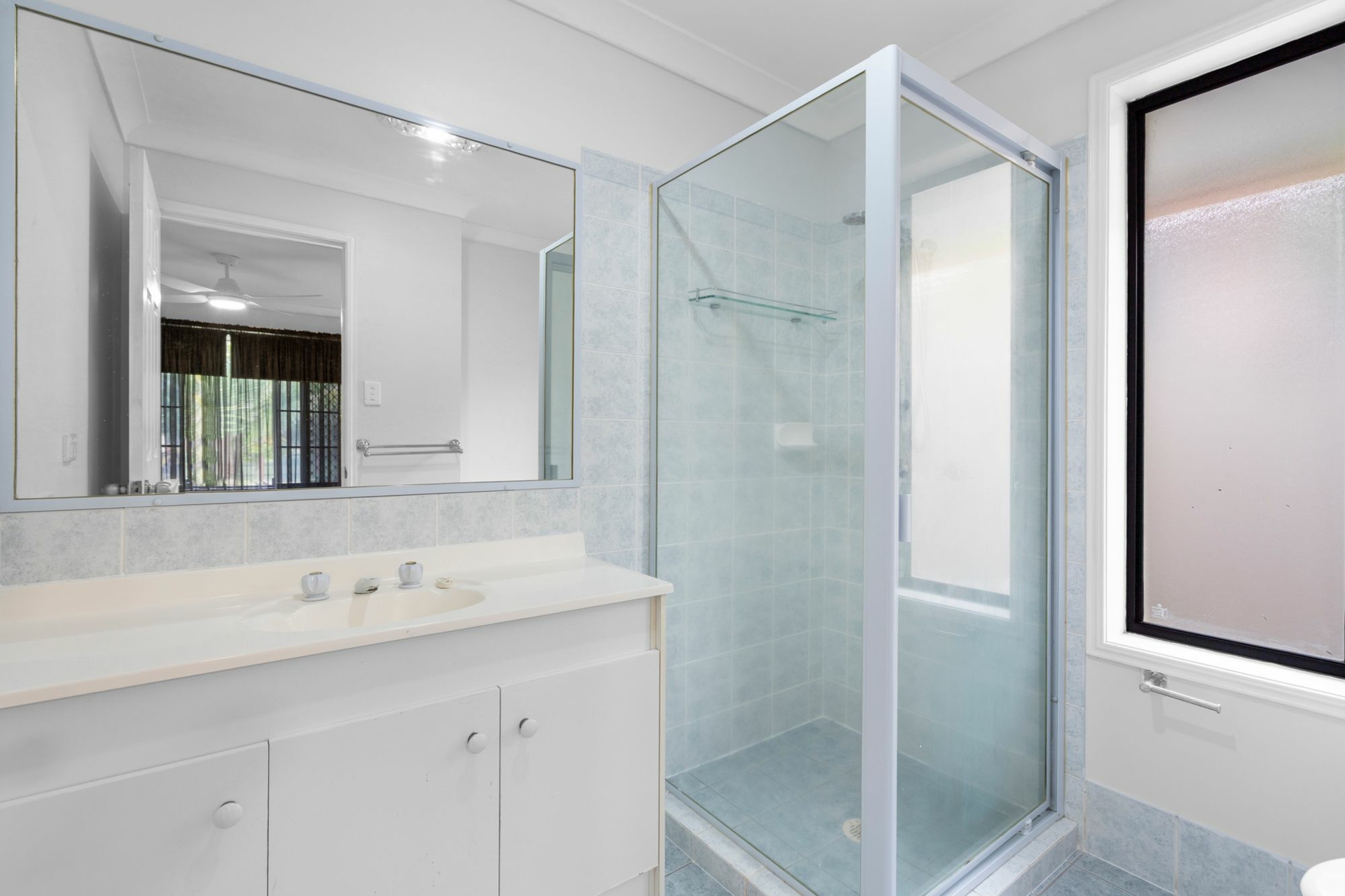 4 Langfield Crescent — photo 11 of 25