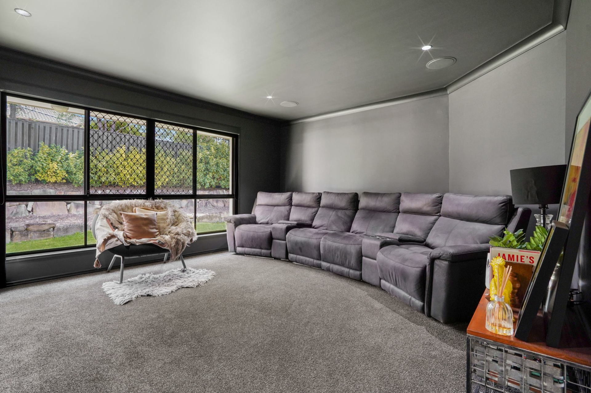 10 Peachester Close — photo 8 of 20