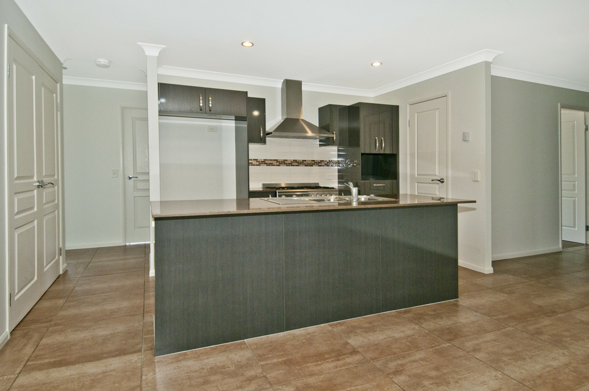 68 Landsdowne Drive — photo 3 of 14