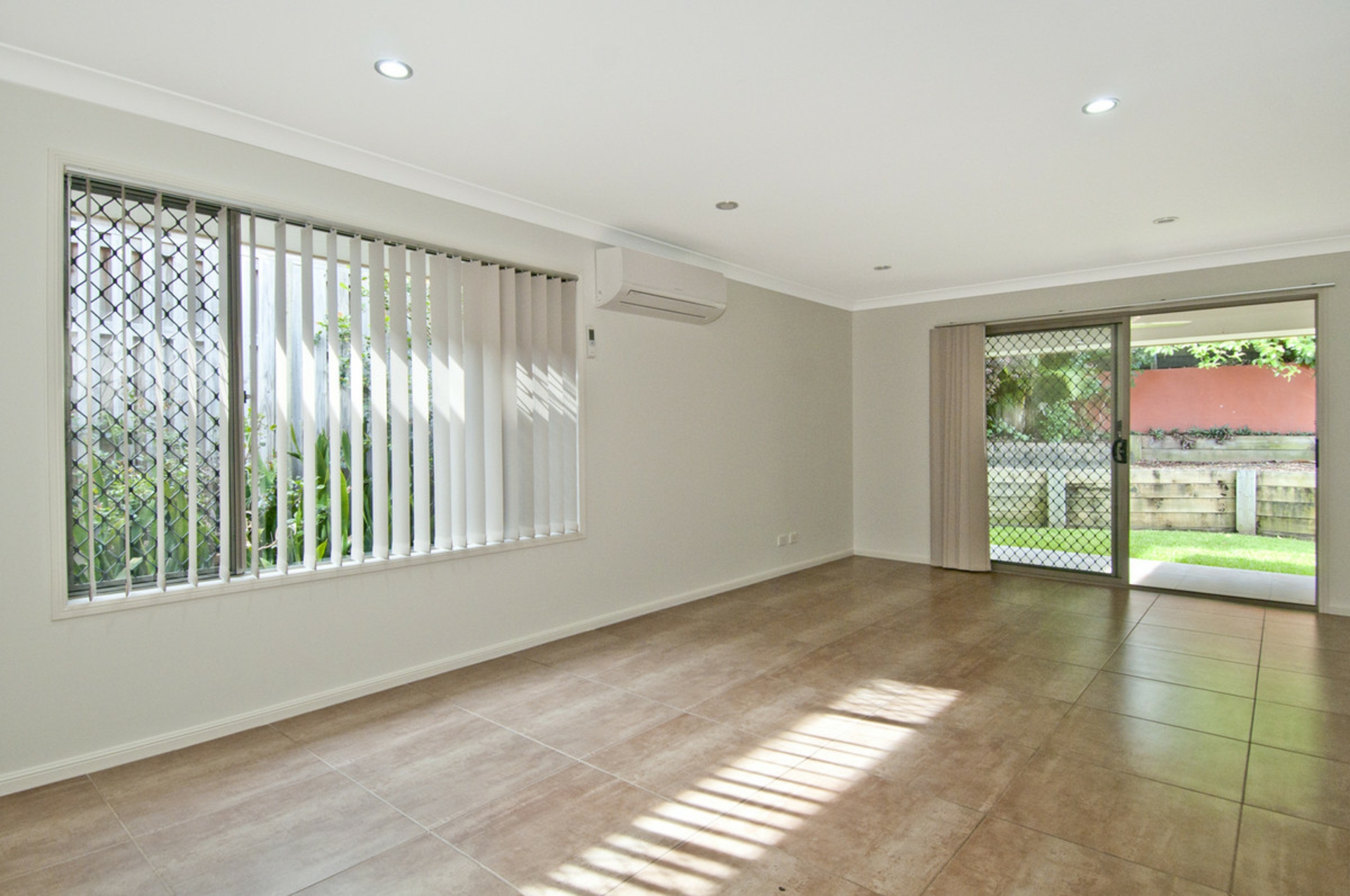 68 Landsdowne Drive — photo 4 of 14