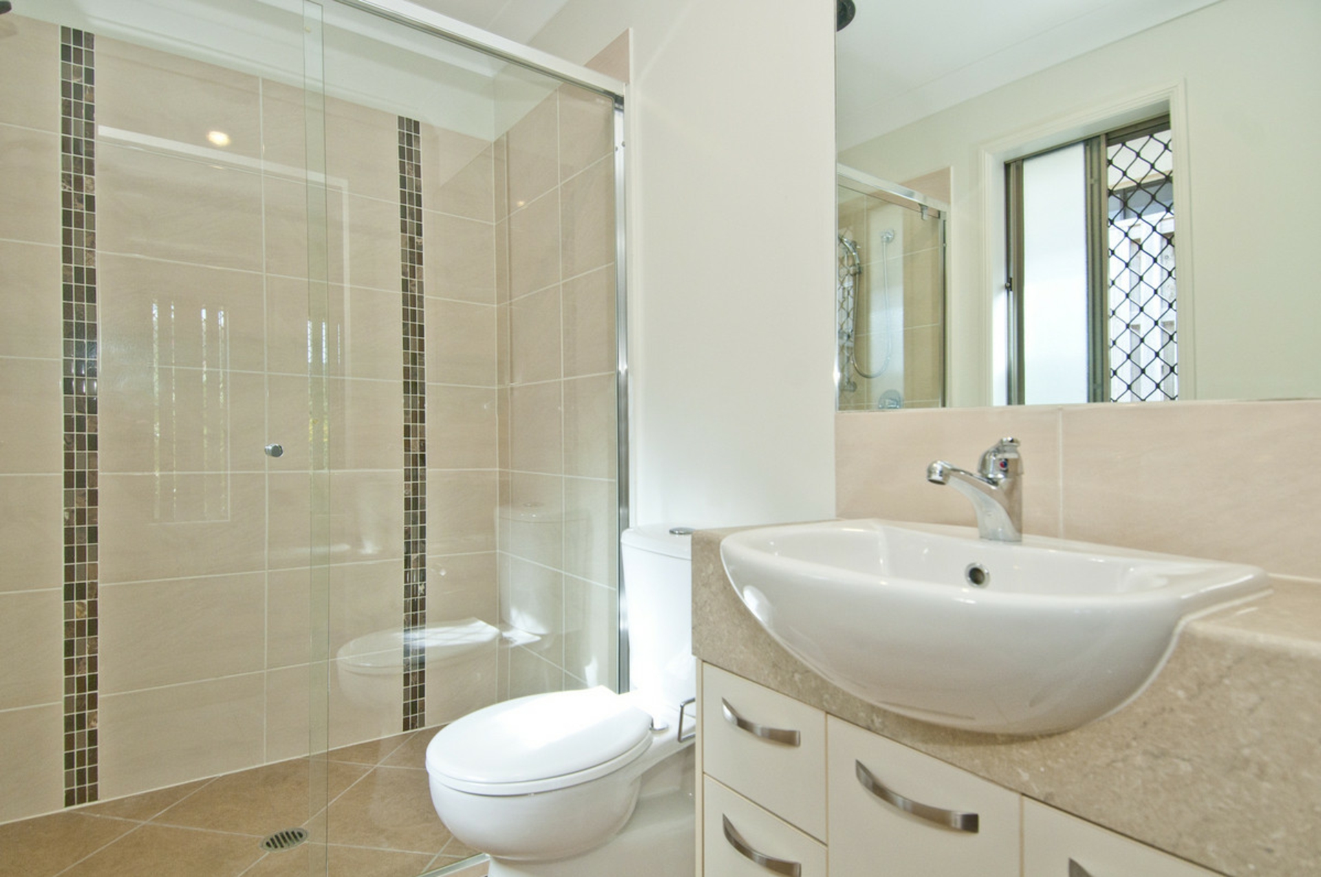 68 Landsdowne Drive — photo 8 of 14