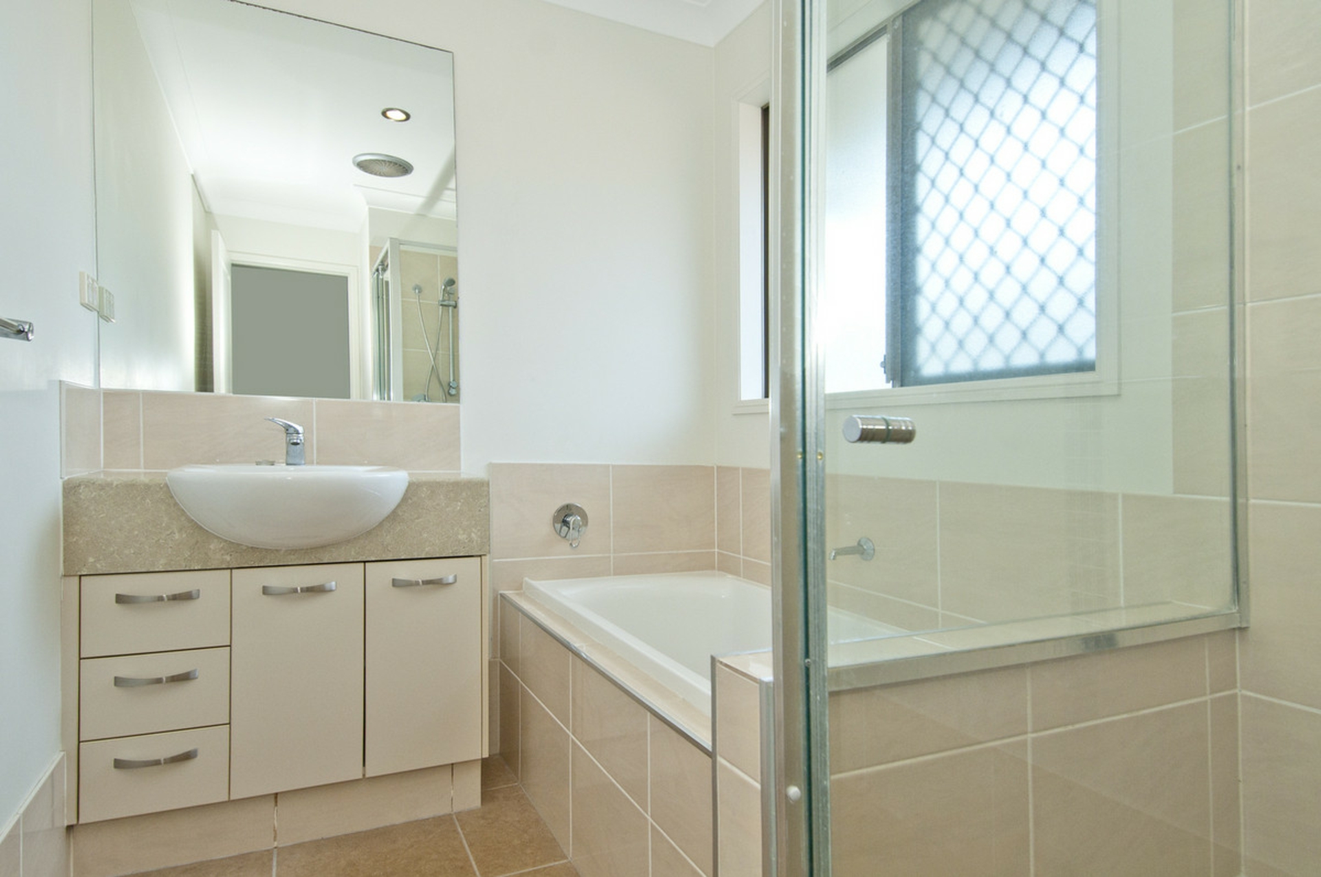 68 Landsdowne Drive — photo 9 of 14