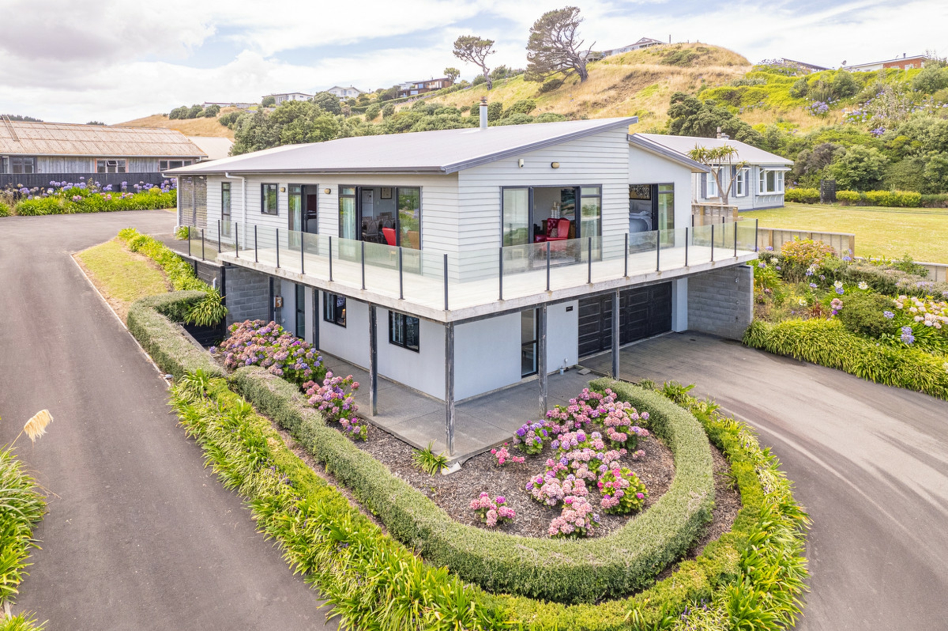 21 Sunset Parade, KAI IWI